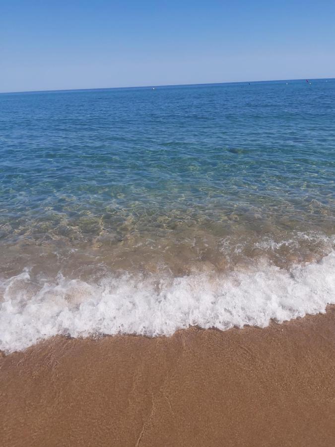 Apartamento A 300 Mts De La Playa, 25 Minutos De Port Aventura Y 50 De Barcelona كوماروغا المظهر الخارجي الصورة